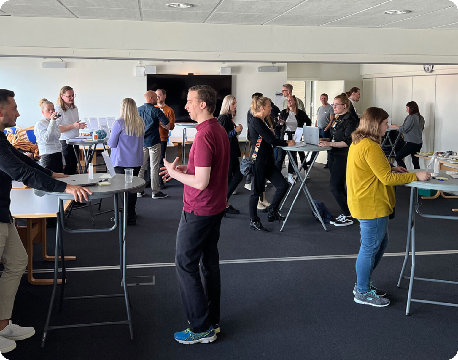 Digital Koordinator billede af en gruppe mennesker som har en workshop